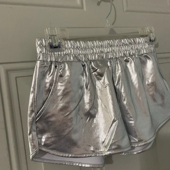 Pumpkino silver shorts juniors large - Picture 4 of 9